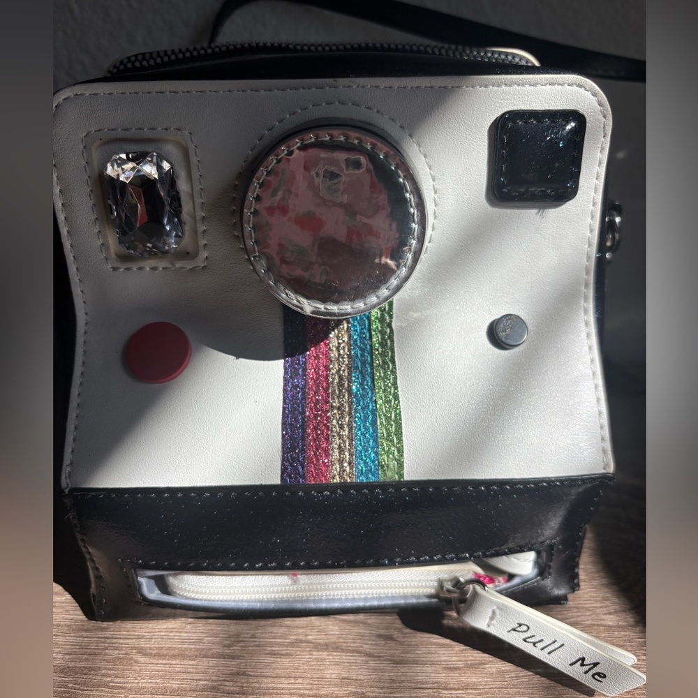 Betsey Johnson Polaroid camera purse - Picture 2 of 5